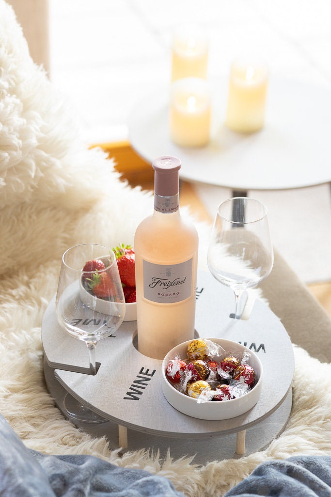 Wine bar with 2 porcelain bowls - Exquisite handcrafted couch bar: space for 1 bottle, 2 glasses and snacks
