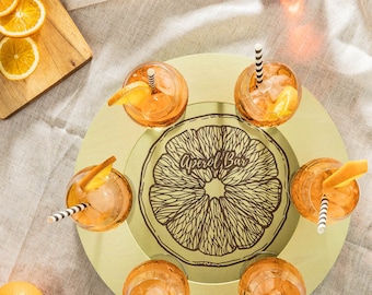 Spritzbar - Handgefertigtes Holz Tablet für 6 Weingläser & Flaschen, mit vielfältigen Laserdesigns für stilvolle Aperol Spritz Momente!