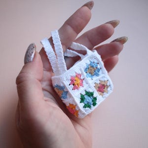 Gehäkelte Granny Square Tasche für Blythe Puppe