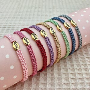 Mutmacher Armband Hope Hoffnung Makramee in deiner Wunschfarbe mit Geschenkkarte
