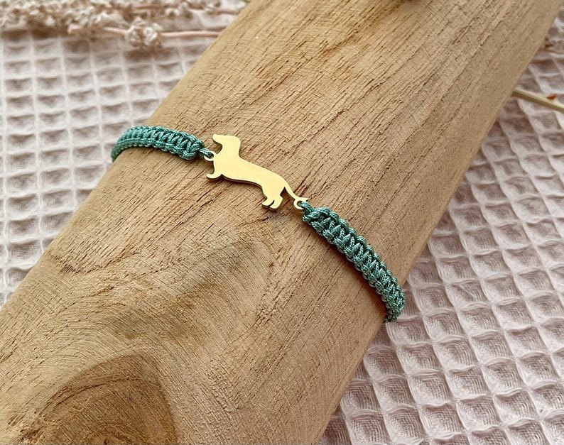 Makramee Dackel Armband mit goldenem Dackel