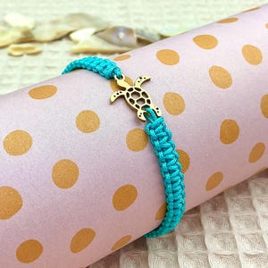 Macramé zomerarmband schildpad in de gewenste kleur met cadeaubon