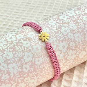 Makramee Armband mit goldener Blume in deiner Wunschfarbe mit Geschenkkarte