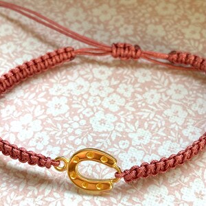 Macrame Bracelet - Horseshoe - Vintage Pink