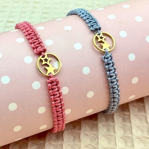 Zartes Makramee Armband kleine goldene Sterne in deiner Wunschfarbe mit Geschenkkarte