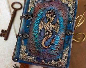Grimorio azul con dragón - Cuaderno medieval encuadernado a mano, pieza de coleccionista, 300 páginas, papel envejecido.