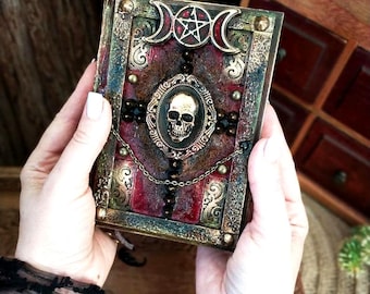 Diario de grimorio encuadernado a mano, Libro de las Sombras con forma de calavera, 250 páginas, papel envejecido.