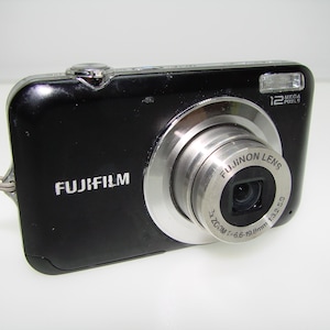 Fujifilm FinePix JV Series JV100 12,2 MP digitale compacte camera zwarte kleur + batterij, usb-oplader en geheugenkaart, getest en werkt perfect