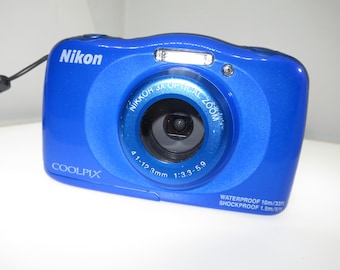 Nikon Coolpix S32 Compact digital camera 13.2MP Waterproof Shockproof blue color full-hd, great condition + charger and sd, Tested and Works