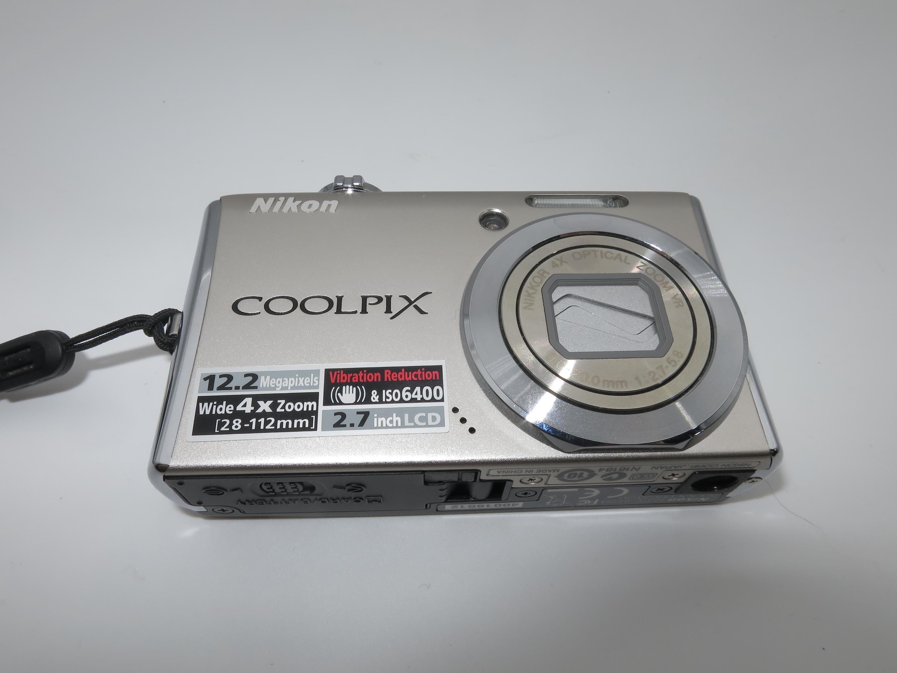 Nikon Coolpix S620 Ultra Compact Digital Camera Silver Color 12 MP