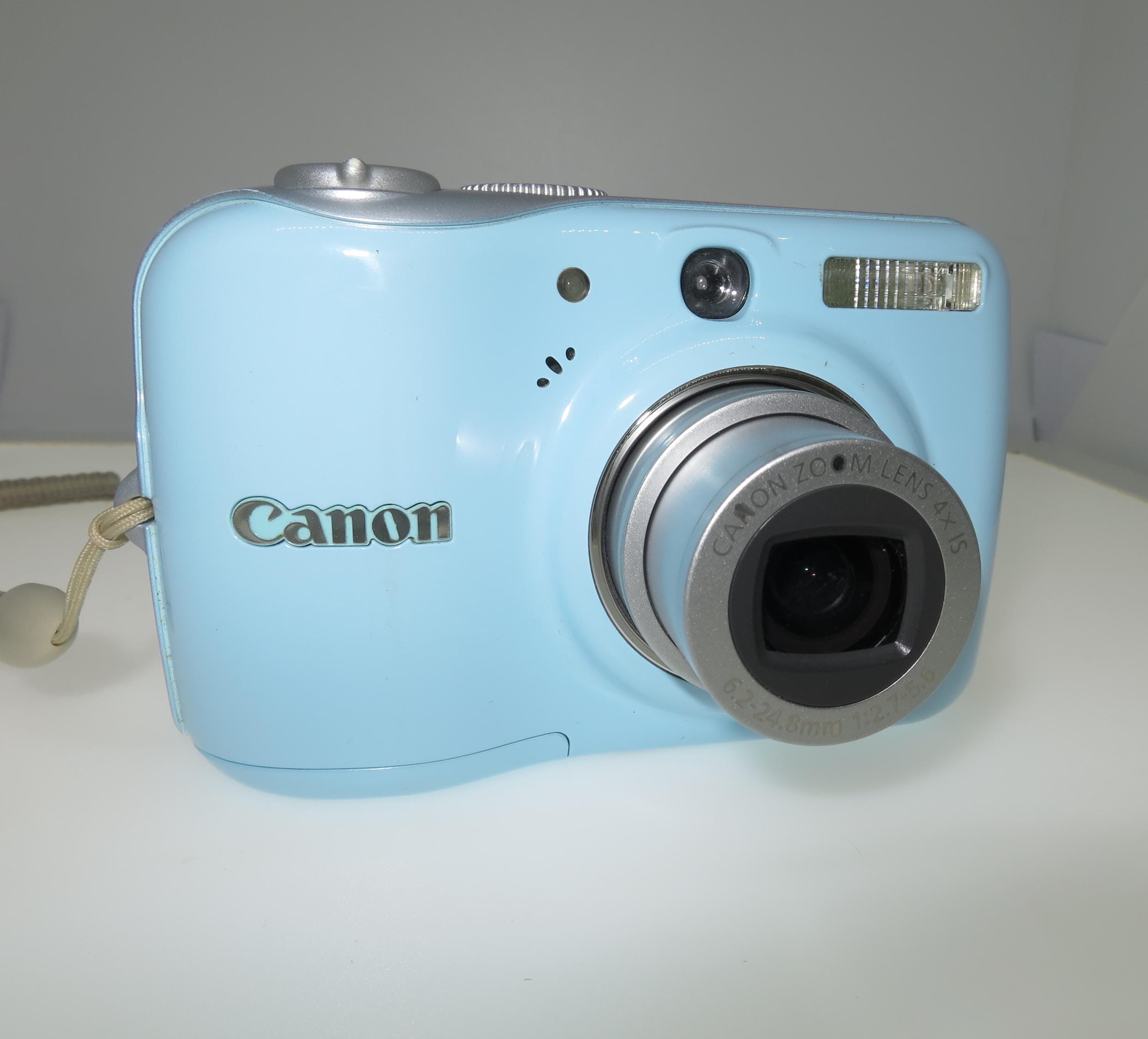 Canon IXUS 105 コンパクトデジタルカメラ Canon IXUS 105 Digital Camera - Silver (12.1 MP, 4x Optical