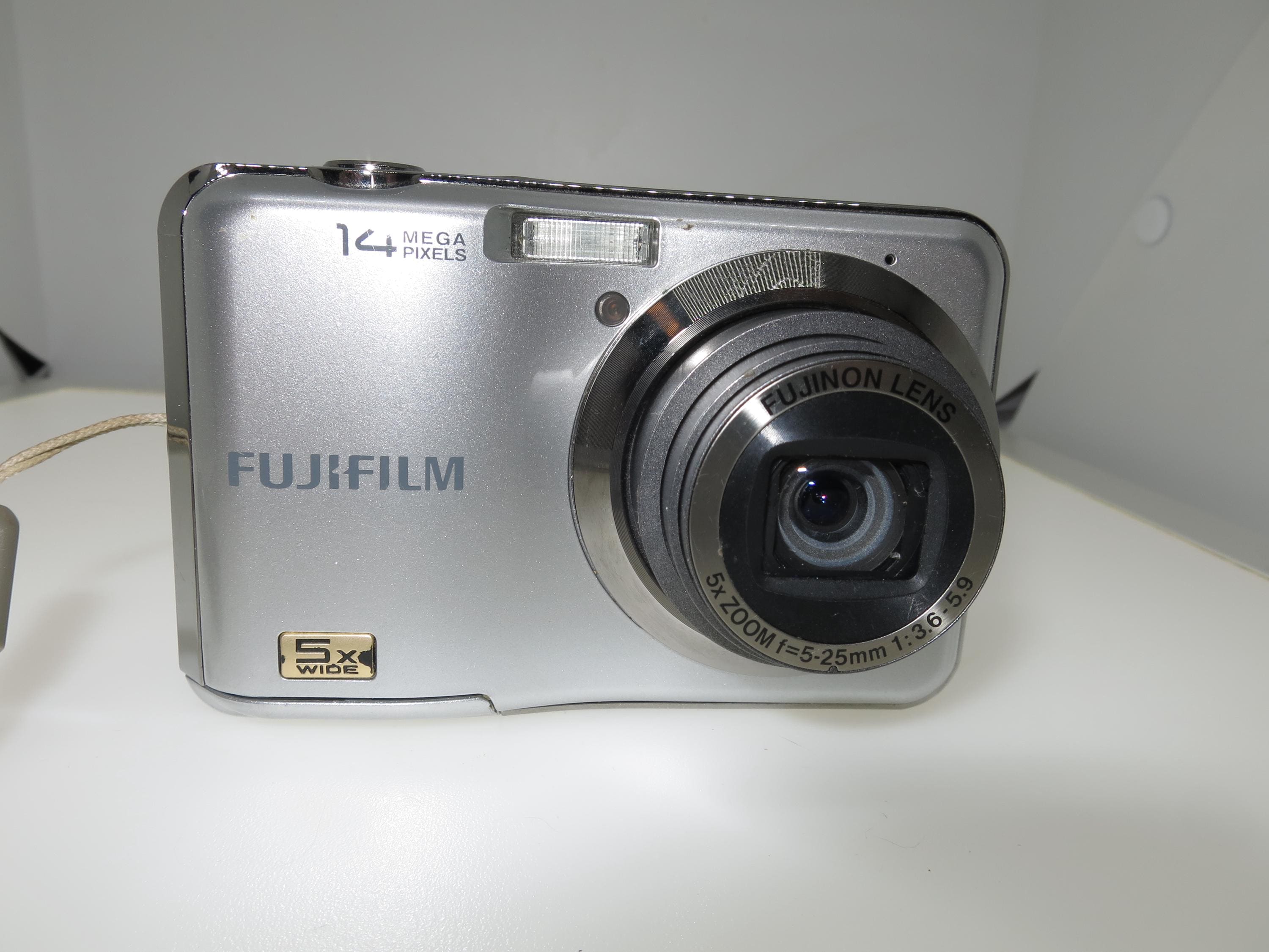 FUJIFILM FinePix AX250 シルバー FUJIFILM デジタルカメラ FinePix AX250