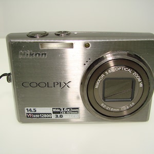 Nikon COOLPIX S710 14,5 MP compacte digitale camera metaal zilvergrijze kleur + originele oplader, batterij, geheugenkaart, tas, getest en werkend