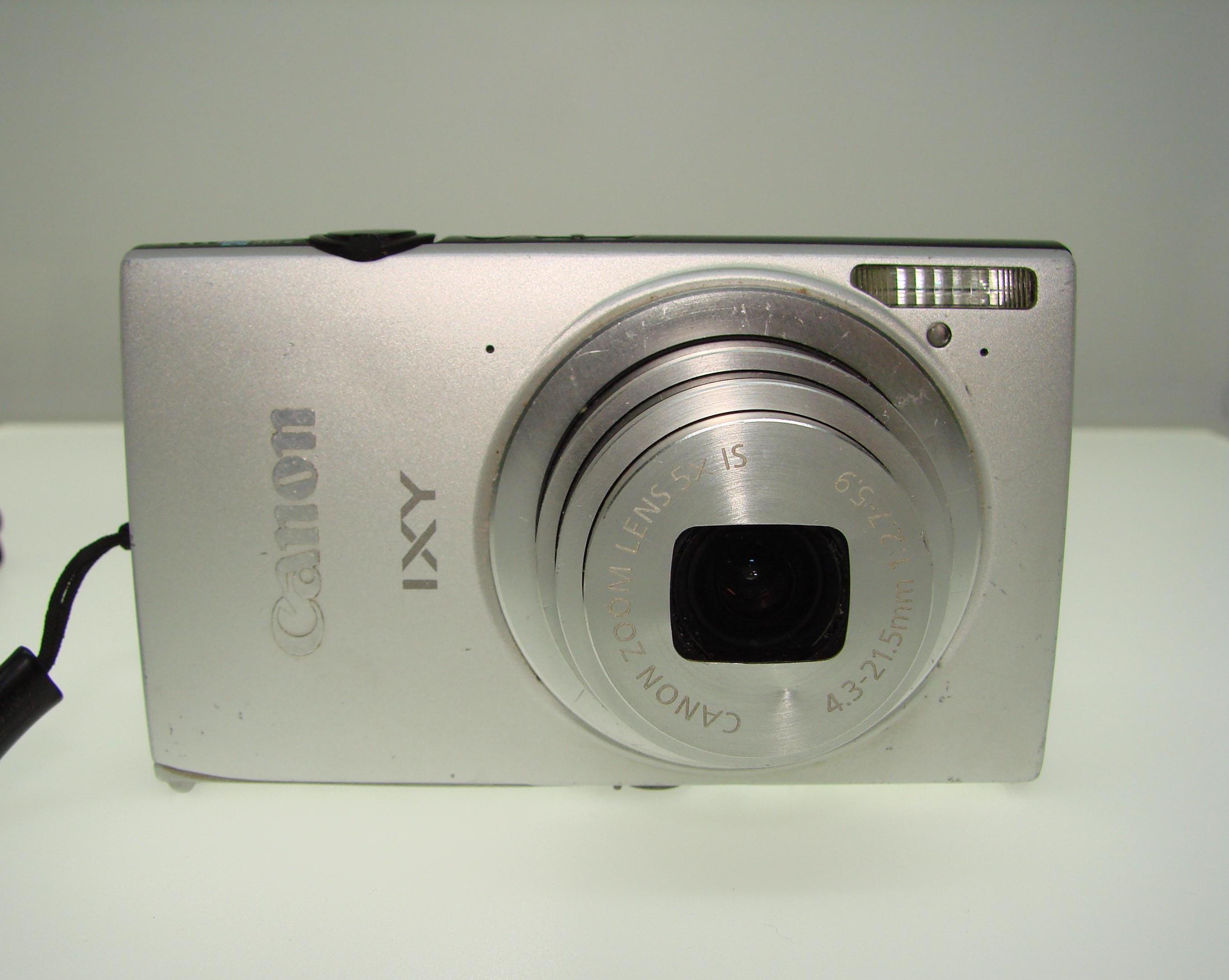 Canon IXY 420F / IXUS 240 / Powershot ELPH 320 16MP Compact