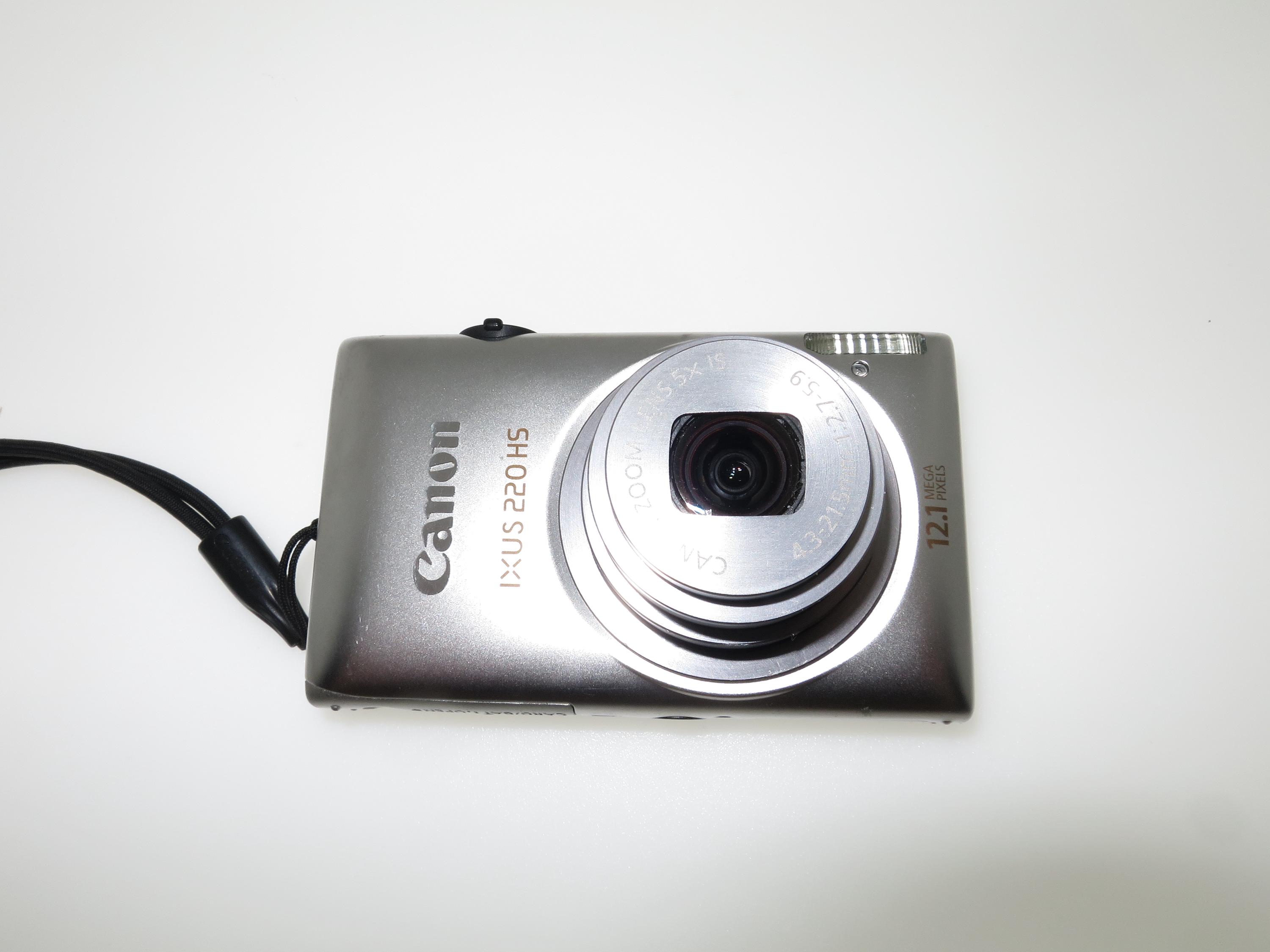 Canon IXUS 220 HS 超コンパクトデジタルカメラ：シルバー、12.1MP