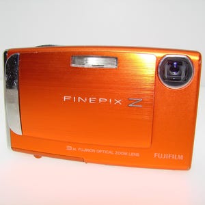 Fujifilm FinePix Z10fd Compact Digital Camera orange 7.2MP Great condition, clean screen and lens +32gb memory,batt,charger,Tested and Works