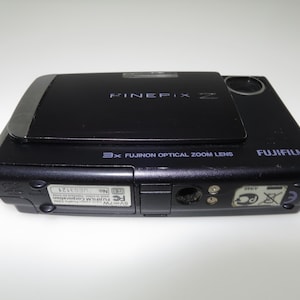 Purple Fujifilm FinePix Z10fd Camera: 7.2MP, 32GB Memory, Battery & Charger
