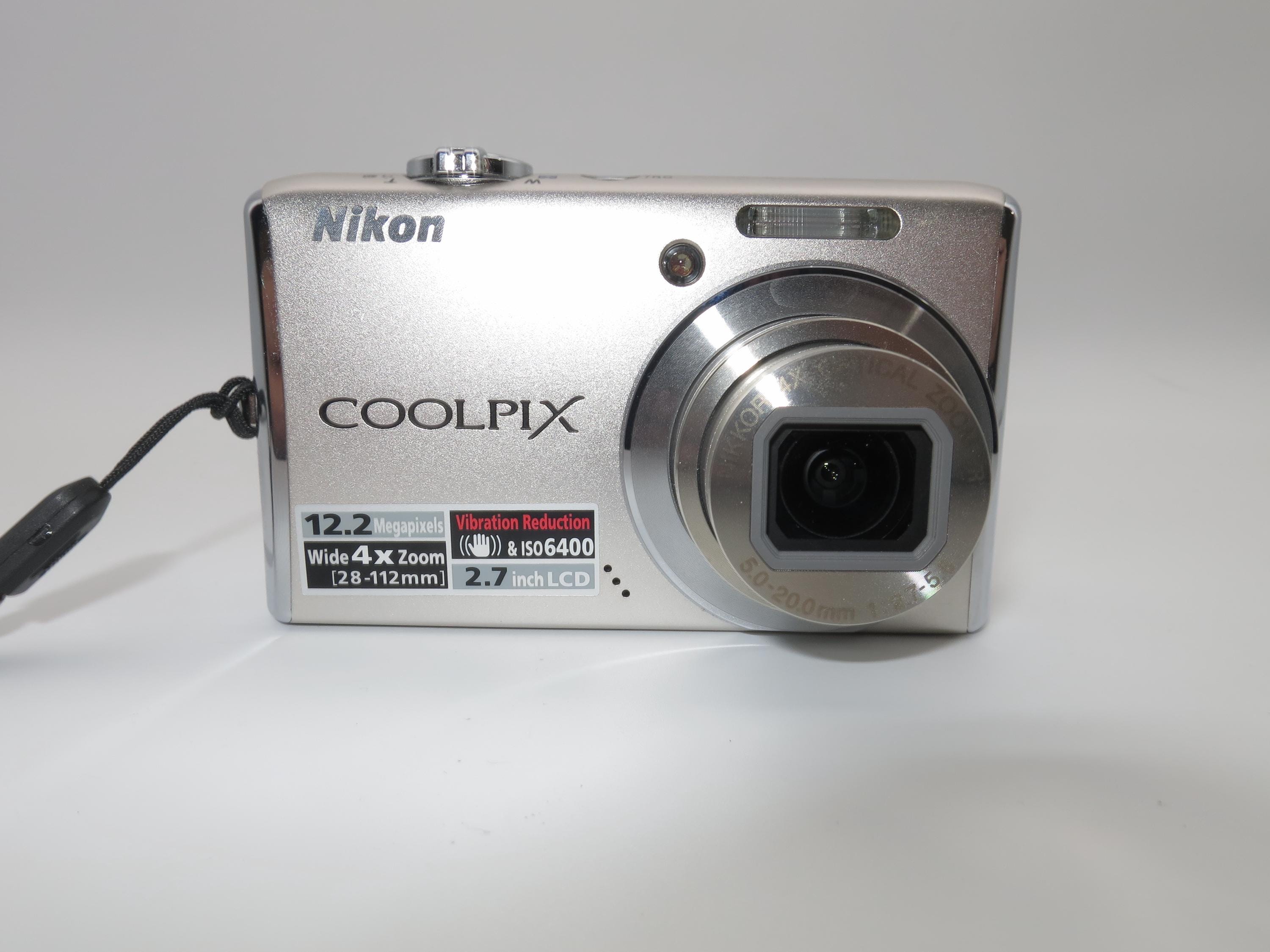 Nikon Coolpix S620 Ultra Compact Digital Camera Silver Color 12 MP
