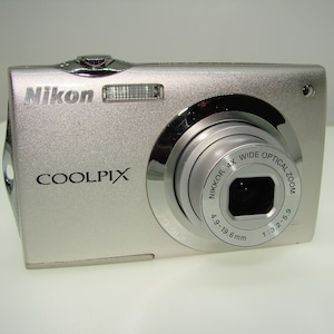 Nikon Coolpix S4000 12,0 MP compacte digitale camera met touchscreen zilverkleur met batterij, oplader, SD-kaart, getest en werkend