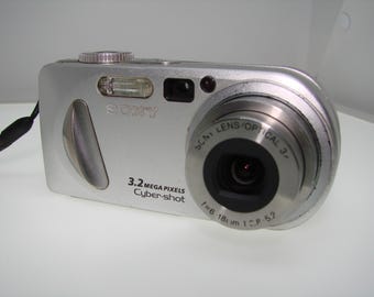 ソニー サイバーショット DSC-P8 デジタルカメラ シルバー 3.2MP、2000