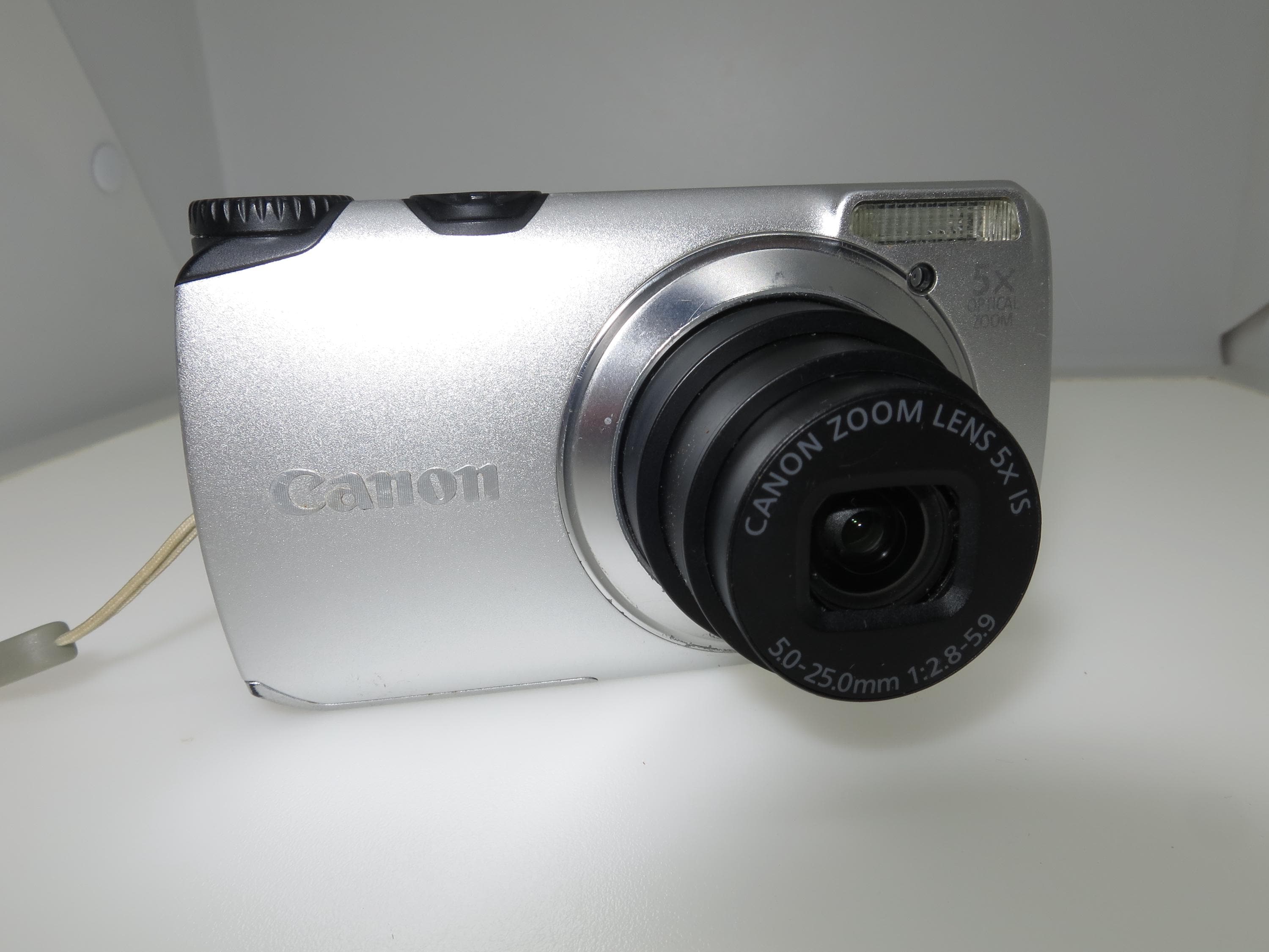 Canon PowerShot A3300 IS: 16MPデジタルカメラ、バッテリー、充電器