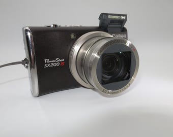 Canon Powershot SX200 IS Digital Camera 12.1 MP 12x Zoom Battery + original Charger and battery + 32gb SD card - excellent, Tested and Works