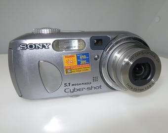 Sony Cyber Shot DSC-P93 Digital Camera - Silver / Smart Zoom 5.1MP