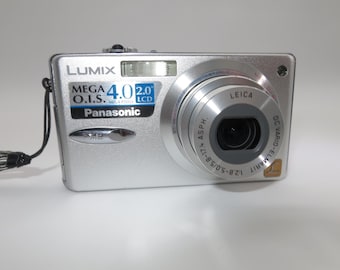 Panasonic Lumix FX2-S Compact Digital Camera Leica Lense 4MP 3x optical zoom, charger, battery, memory card, Tested and Works Excellent