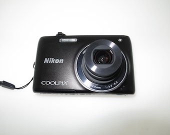 Ultrakompaktowy aparat cyfrowy Nikon Coolpix S4150 14 MP, 5-krotny zoom optyczny, ekran dotykowy, kabel ładujący, karta SD 32 GB, bateria, przetestowany