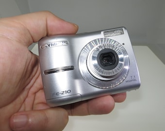 Olympus FE-210 7,1 MP Kompaktowy aparat cyfrowy retro vintage, karta pamięci xd, bateria, ładowarka, przetestowany i działa