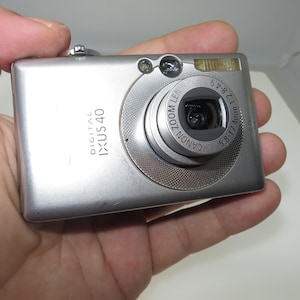 Canon Digital IXUS 40 compact digital Camera: 4.0MP teste and works excellent