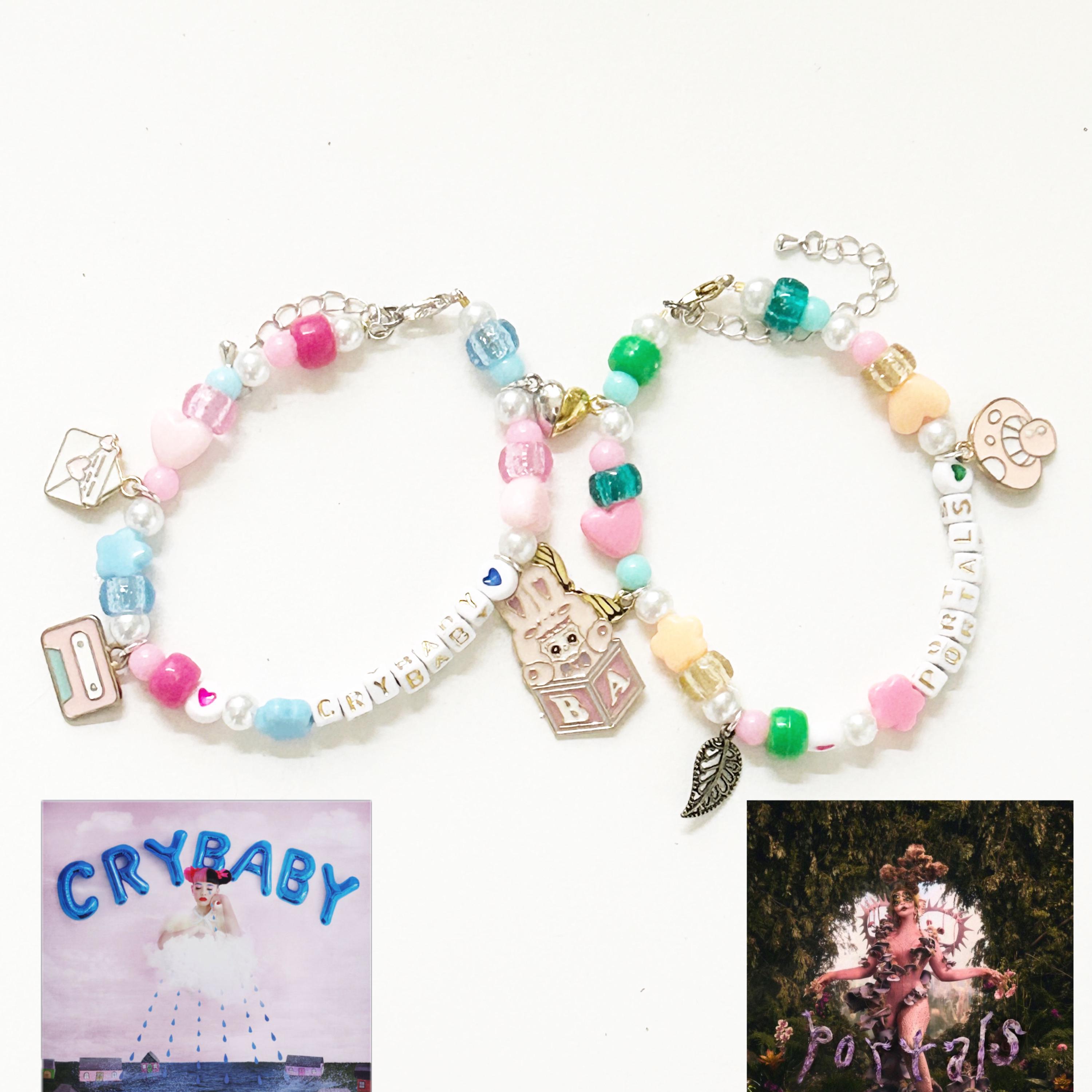 アクセサリー MELANIE MARTINEZ TRILOGY CHARM BRACELET MELANIE MARTINEZ K-12 Fresh Water Pearl Charm Bracelet +