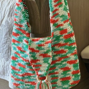 Handgehäkelte Boho-Tasche.