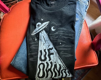 UF-OH-NO // 大人用クルーTシャツ - Etsy 日本 UF-OH-NO // 大人用クルーTシャツ - Etsy 日本