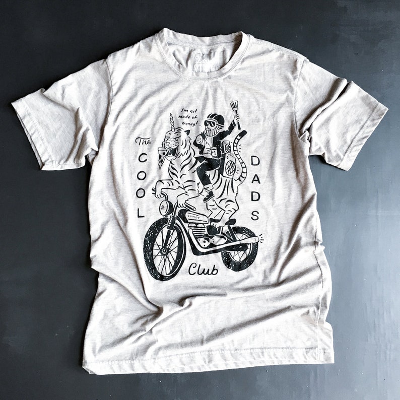 Cool Dads Club // Camiseta de tripulación para adultos imagen 1