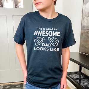 This Is What An Awesome Dad Looks Like SVG, gift Funny Dad, Father&#39;s Day SVG, Awesome Father svg, Daddy svg, Daddy, Best Dad svg, Cut File