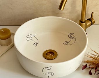 Ręcznie wykonany ceramiczny zlew nablatowy: kość słoniowa, biel i czerń, abstrakcyjna sztuka – w zestawie mosiężny odpływ