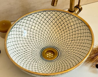 Umywalka łazienkowa nablatowa ze złotym rantem – wzór zielonych łusek ryby