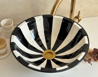 Ręcznie wykonana, prążkowana ceramiczna umywalka nablatowa: nowoczesna czarno-biała umywalka łazienkowa z mosiężnym odpływem