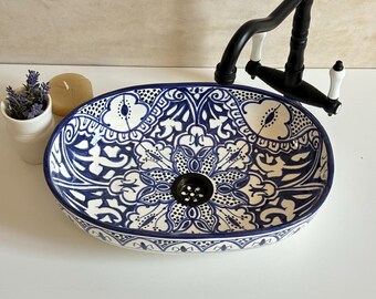 Ręcznie robiona owalna umywalka – akcesoria łazienkowe w stylu boho