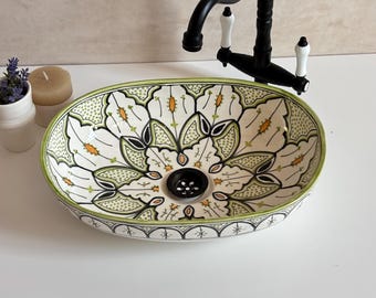 Ręcznie robiona owalna umywalka – akcesoria łazienkowe w stylu boho