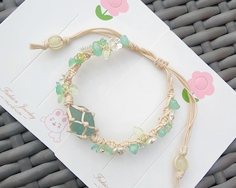 Bracciale in cristallo di fluorite – Fatto a mano con perline floreali e cordino in macramè
