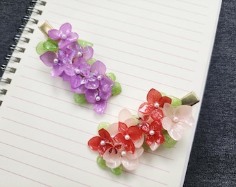 Handgjord hårspänne i hartsblomma med fjäril – Hortensiadesign