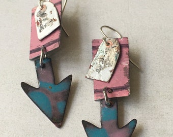 Pink blue arrow direction earrings with handpainted tin