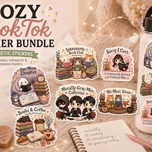 K&ouml;nnte beinhalten: &Auml;sthetisches Aufkleber-Bundle mit dem Text "COZY BookTok" und "6 AESTHETIC STICKERS". Die Aufkleber zeigen Illustrationen von B&uuml;chern, Katzen und Charakteren, f&uuml;r B&uuml;cherliebhaber und Introvertierte. Enth&auml;lt eine Wasserflasche mit Aufklebern.