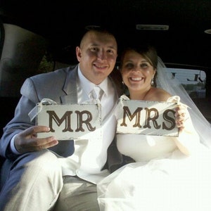 WEDDING Chair Signs MR. & MRS. Chair Signs Bride and Groom Signs 9 x 5 imagem 2