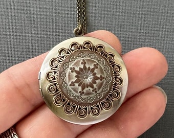 Mandala Locket Vintage Style Button Nature Lover Bohemian Gifts Boho Necklace Handmade Unisex Photo Locket Girlfriend Gift Round Pendant