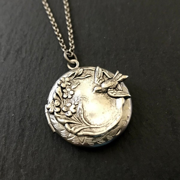 Silver Bird Locket Girlfriend Gift Unisex Jewelry Bird Watcher Gift Bridesmaid Gifts Woodland Flowers Bird Gifts for Her Family Pet Photos