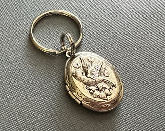 Floral Bird Locket Key Ring Nature Inspired Unisex Oval Locket Key Chain Vintage Style House Key Holder Antique Silver Car Key Ring Gift