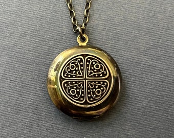 Vintage Celtic Locket Necklace Dark Patina Men's Photo Locket Unisex Friendship Gift Round Pendant Grunge Gothic Locket Necklace Gift